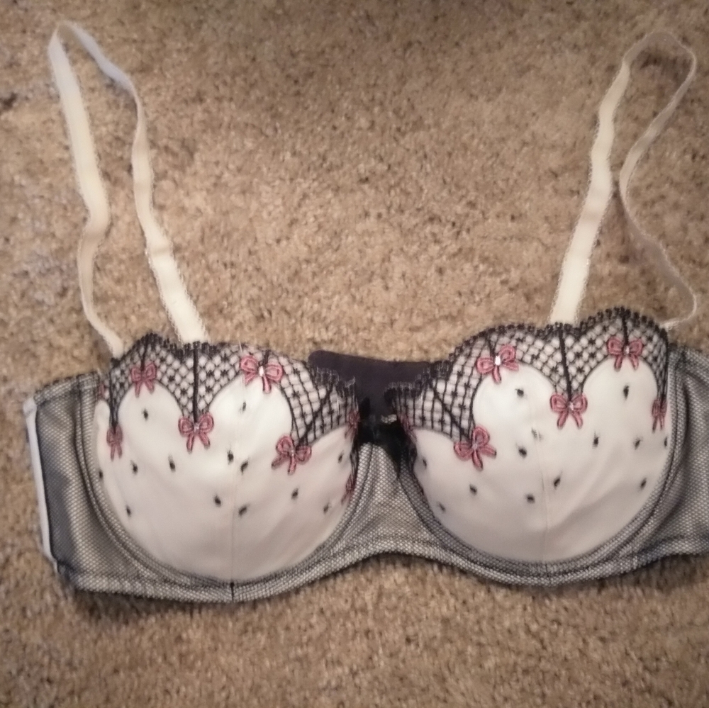 Victoria's Secret Demi Bra- 34C